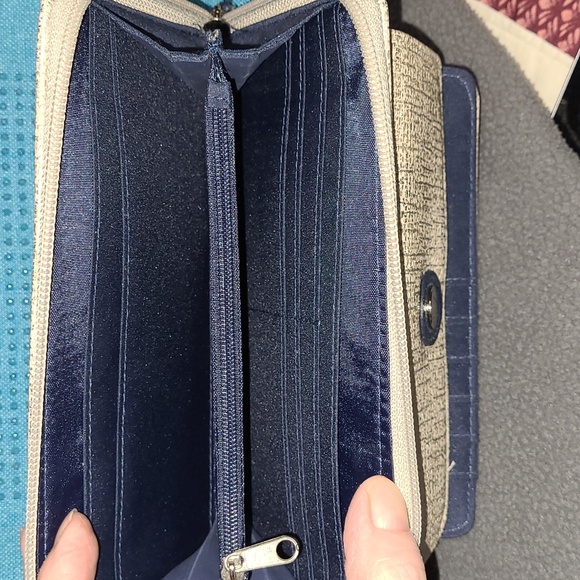 Nautica pebble textured clutch - Picture 6 of 6